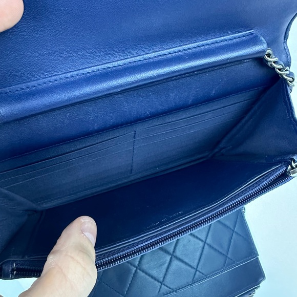 🌺BEAUTIFUL CHANEL BOY WOC lambskin Leather Chanel WOC NAVY. CROSSBODY - Picture 7 of 12